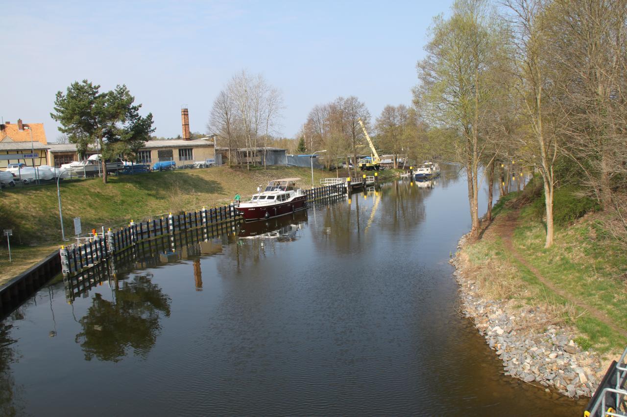 Hotel Zum Birkenhof Stechlin Bagian luar foto