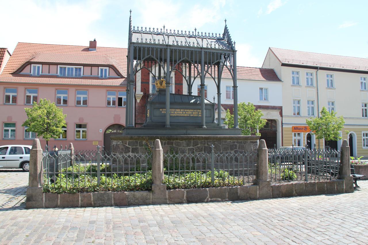 Hotel Zum Birkenhof Stechlin Bagian luar foto